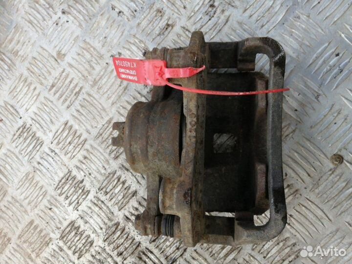 Суппорт передний левый Nissan Almera B10 1.6K4M