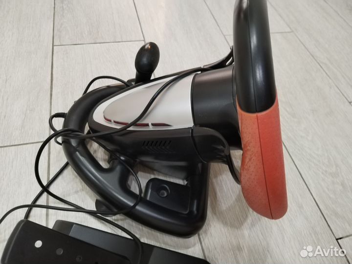 Игровой руль с педалями