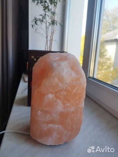 Большая солевая лампа в отличном состоянии