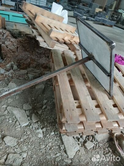 Столик на кладбище