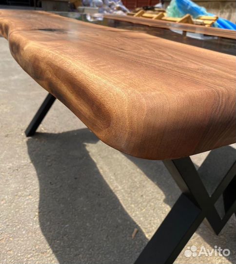 Стол из слэбов и смолы Саммер