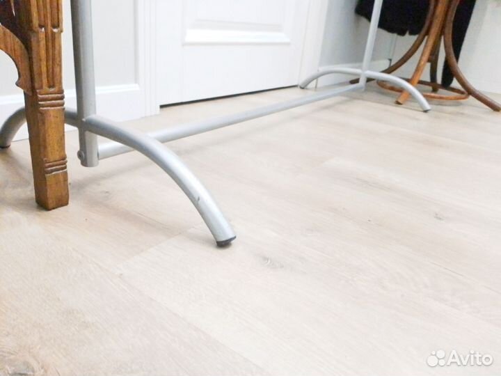 Вешалка для одежды напольная металлическая