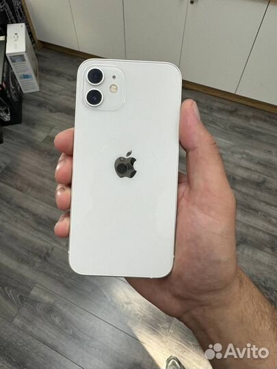 iPhone 12, 64 ГБ