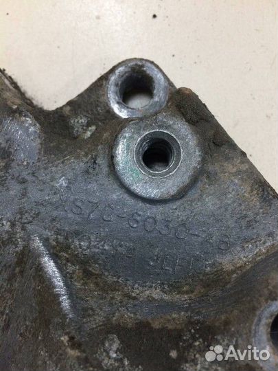 Кронштейн двигателя правый Ford Focus