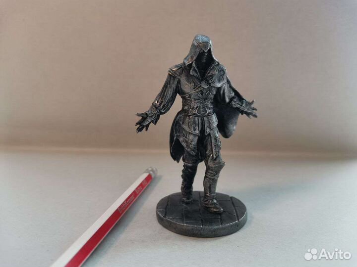 Фигурка Assassin's creed Ezio