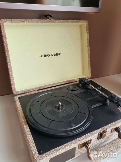 Виниловый проигрыватель crosley