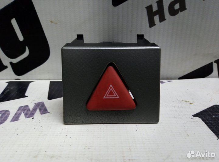 Кнопка аварийной сигнализации Volkswagen Passat