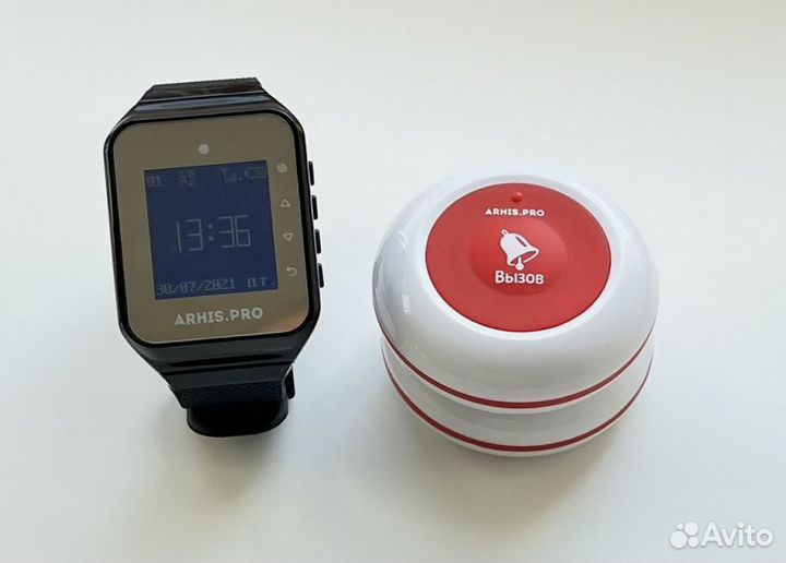 Кнопка Премиум вызова официанта и часы персонала