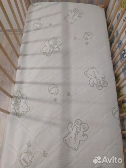 Детская кроватка с матрасом