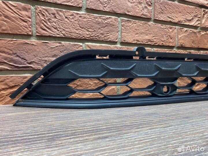 Решётка в бампер центральная Vw Tiguan 2017-2020