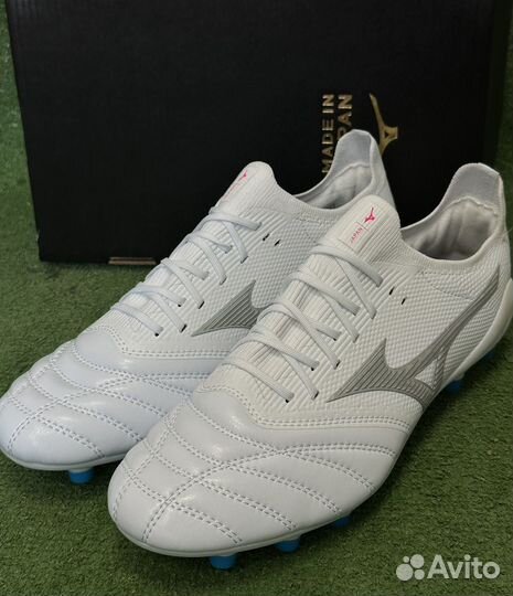 Футбольные бутсы mizuno