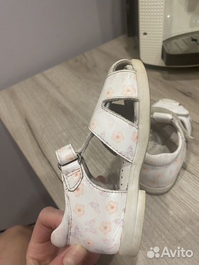Туфли-босоножки для девочки 24