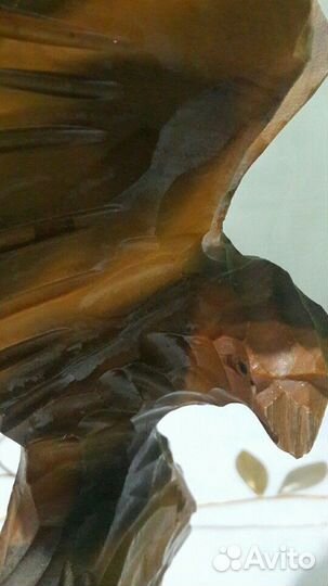 Скульптурная композиция из дерева резной орел