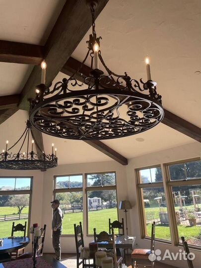 Предметы интерьера зеркала люстры