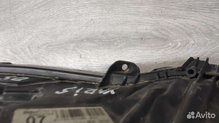 Фара правая тойота ярис