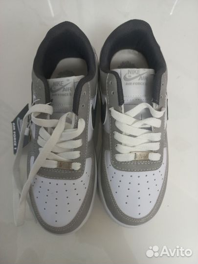 Кроссовки женские