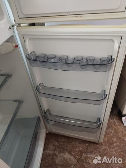 Продам холодильник бу Snaige