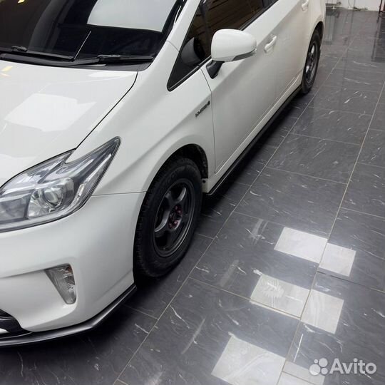 Боковые сплиттеры для Toyota Prius ZVW30