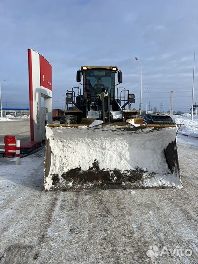 Уборка снега погрузчиком