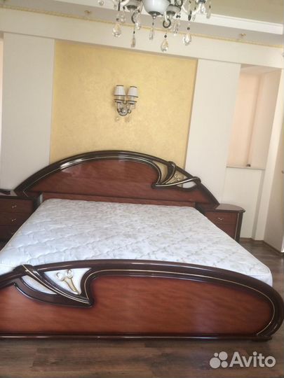 Продам спальный гарнитур