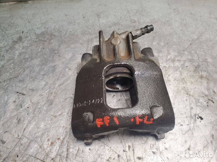 Ford Focus 1 Суппорт передний левый