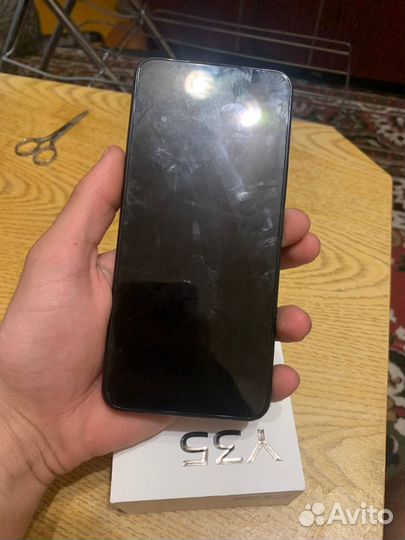 Телефон Vivo Y35