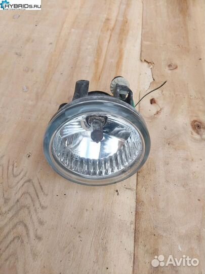 Фара противотуманная левая Toyota Prius 2 NHW20