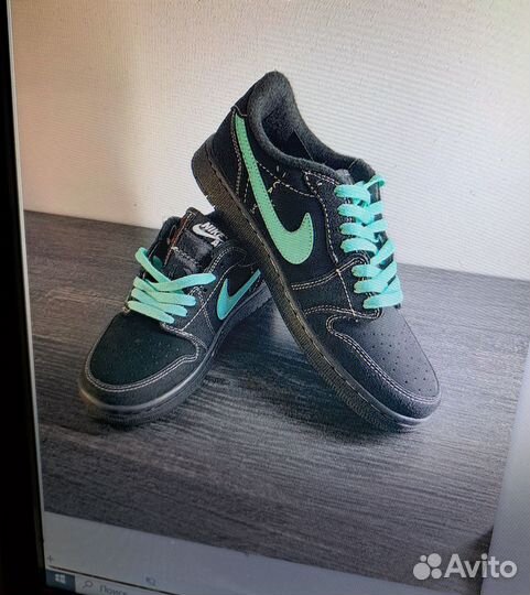 Кроссовки Nike женские