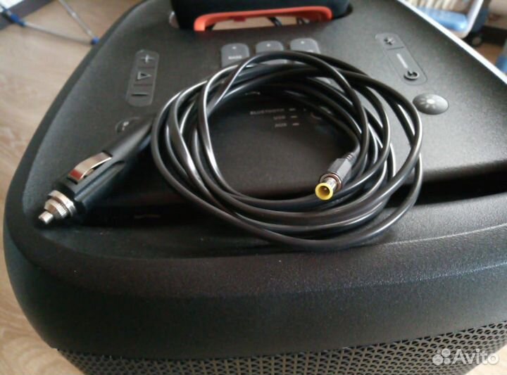 Автомобильное зарядное устройство для колонки JBL