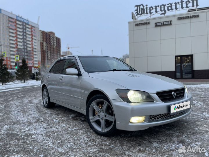 Toyota Altezza 2.0 AT, 1999, 333 000 км