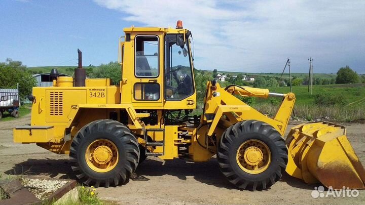 Водитель фронтального погрузчика Амкадор