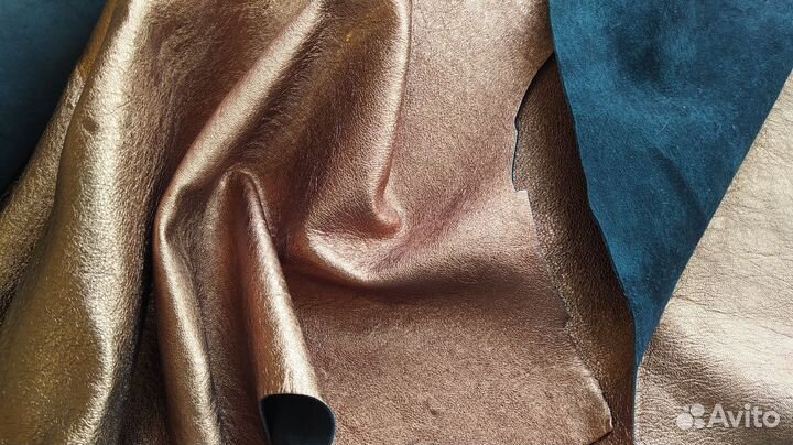Натуральная кожа золотистая. Производство Италия