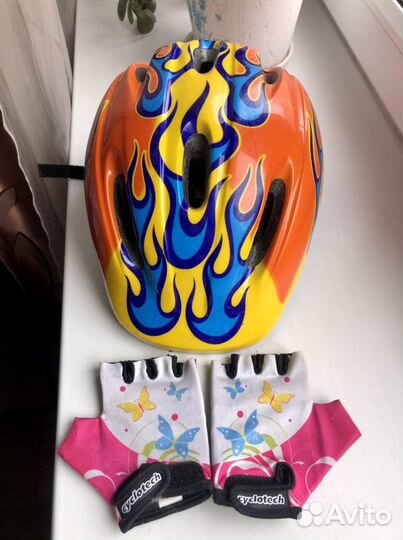 Велошлем и перчатки