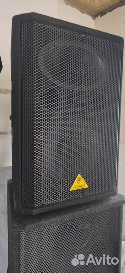 Behringer eurolive vp1220d