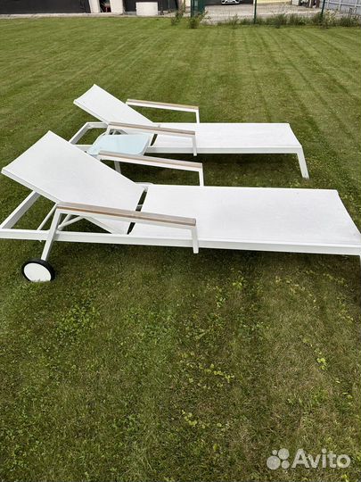 Комплект шезлонг + столик / шезлонги