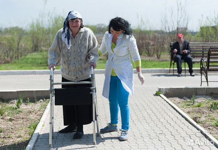 Младший персонал. Помощник по уходу за пациентами