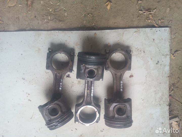 Поршень двигателя D4CB