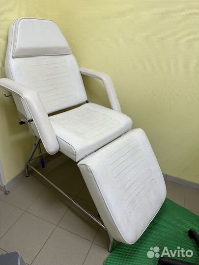 Массажная кушетка/стол для маникюра