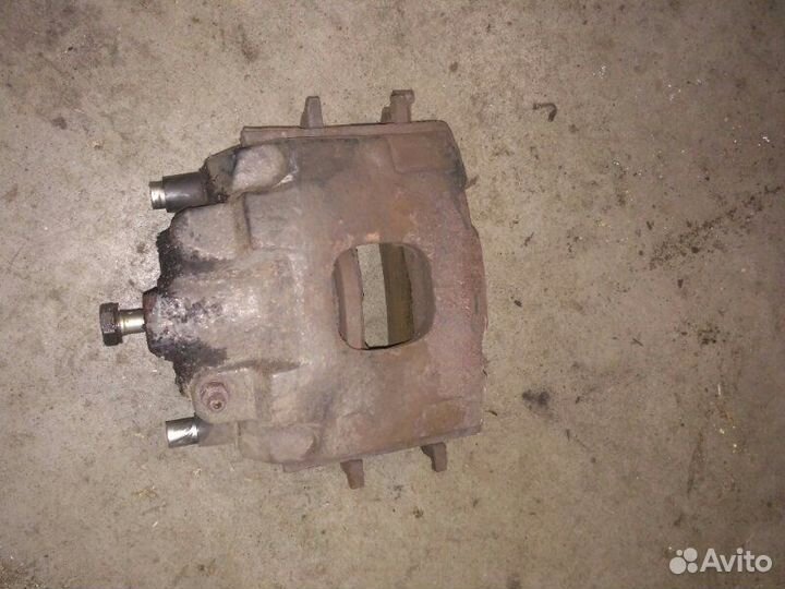 Суппорт передний правый Mercedes-Benz M-Class W163