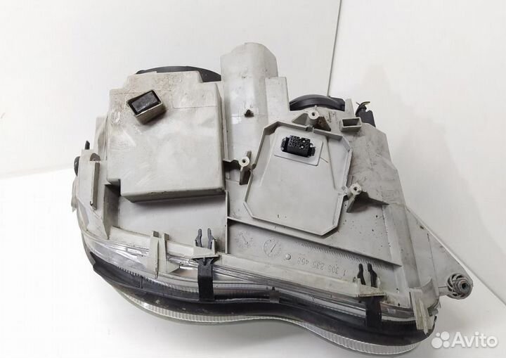 Фара левая Mercedes-Benz C-Class