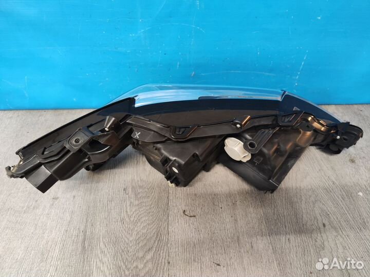 Фара левая Toyota Camry 8 хв70 2017