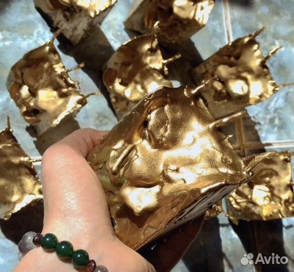 Восковая свеча, золотой и ленедгый водопад