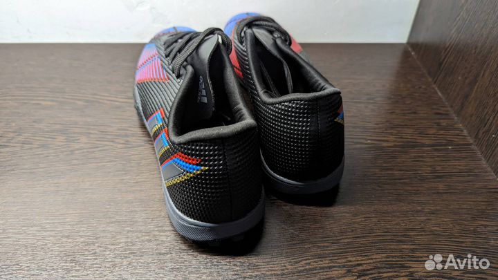 Сороконожки Adidas Predator