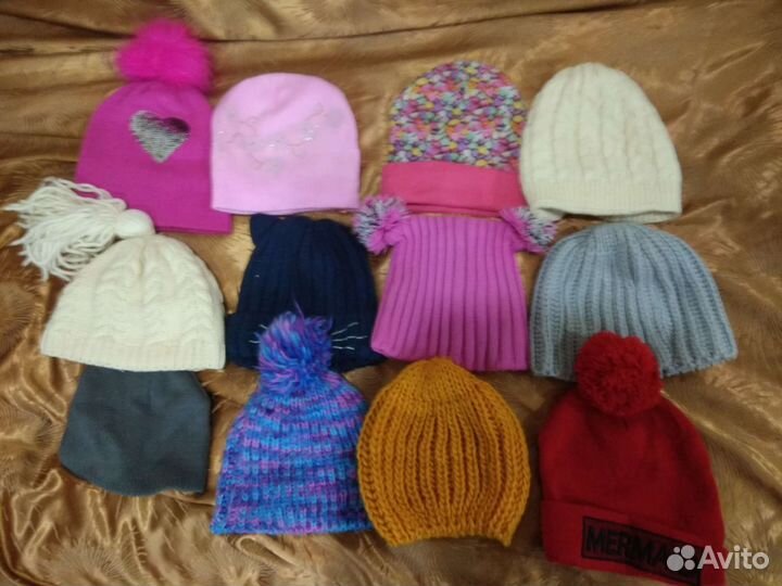 Много шапок и комплектов