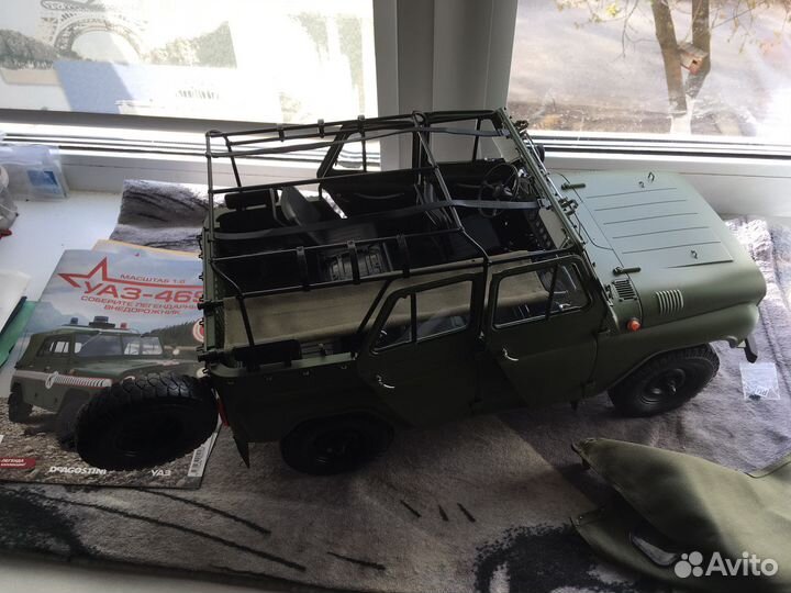 Модель автомобиля УАЗ 1:8