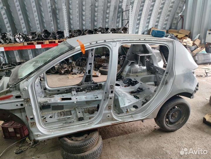 Четверть передняя левая Renault Sandero 2 0