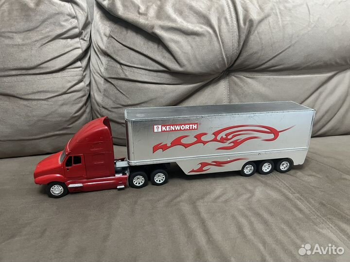 Модель kenworth 1/24