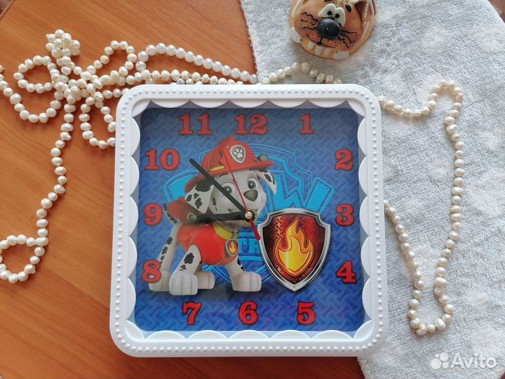 Часы настенные детские и игрушка