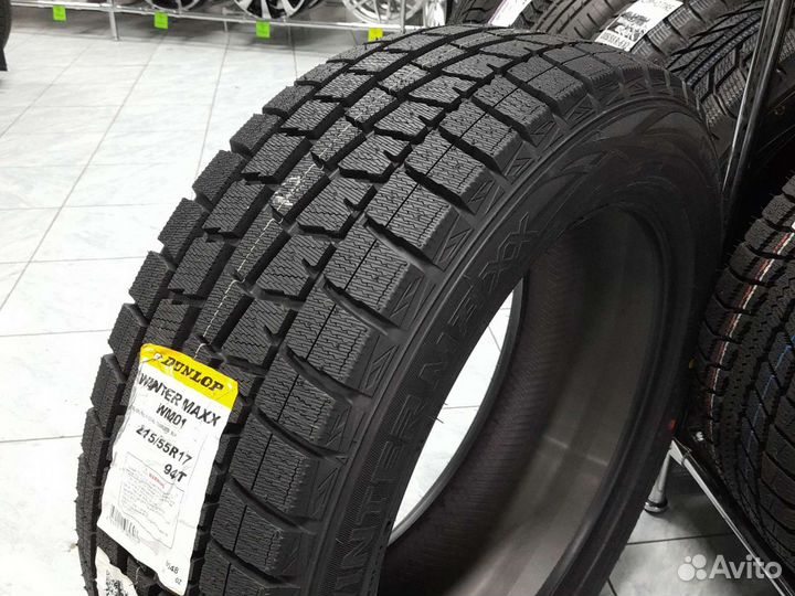 Dunlop Winter Maxx WM01 215/55 R17