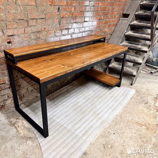 Компьютерный стол из массива